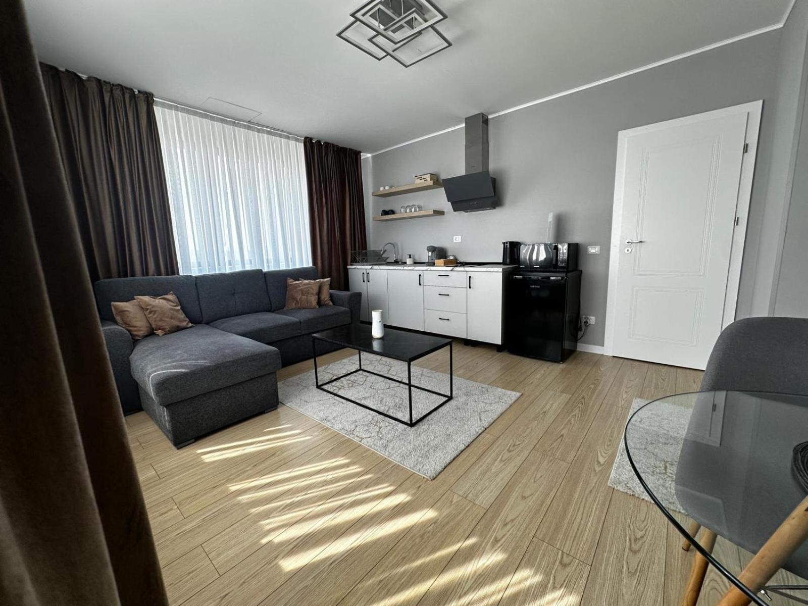 Em02- Apartament 2 Camere Luxury Târgu Jiu エクステリア 写真